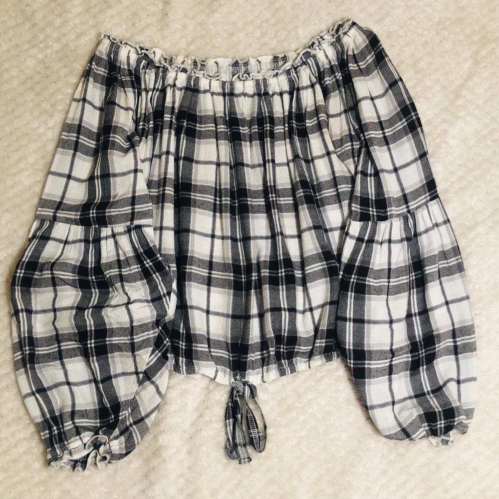 HOLLISTER Off Shoulder Top
